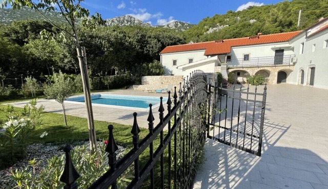 Villa Green Residence by Villas Guide