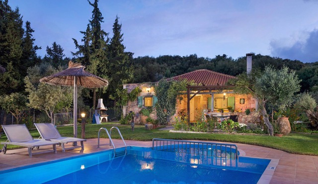 Villa Grego, Heated Pool & Garden,Absolut Privacy