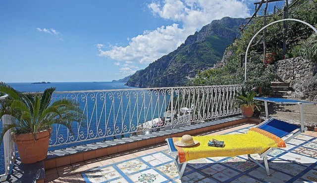 Villa Greta: A characteristic cottage which faces the sun and the sea, with Free WI-FI.