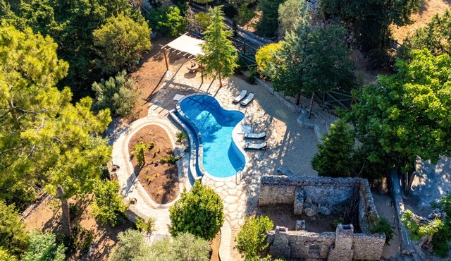 Villa Gulseren - Three Bedroom Villa, Sleeps 6