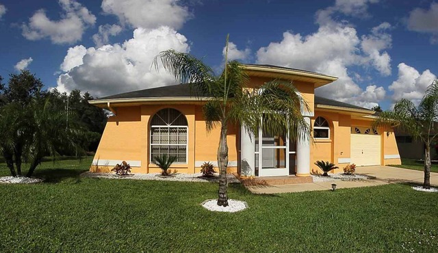 Villa Hamilton-Beautiful Pool Home 🌴May 2025 renovated. March 2026 Special