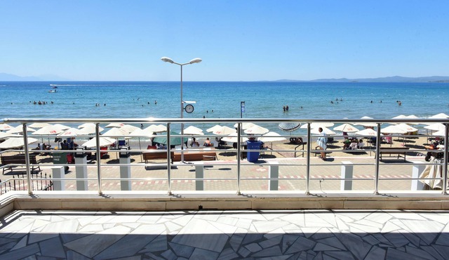 Villa Helios - beachfront spacious duplex