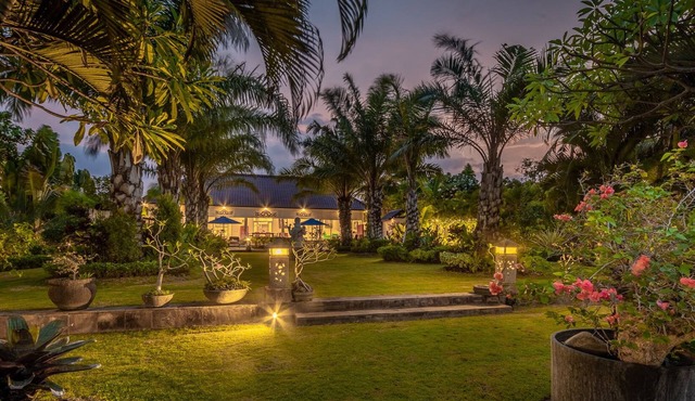 Villa HI-KU-ME, Bali - Where Beauty and Artistry Unite in Harmony!