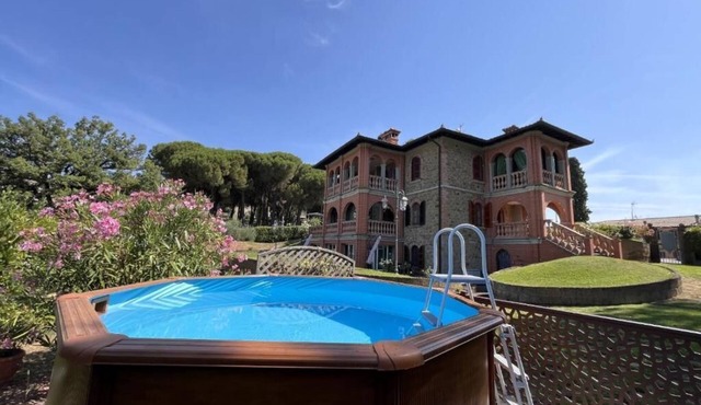 Villa holidays in Umbria at Lake Trasimeno on the border with Tuscany