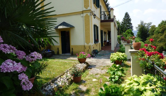 VILLA HORTENSIA COMO WITH GARDEN PRIVATE 2 BEDROOMS LAKE VIEW ,WI -FI