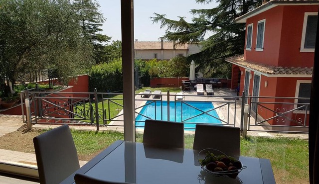 VILLA IL CICLAMINO WITH POOL FOR YOUR SOLE USE INGROUND & BIG - 70m2 house & 300m2 outdoor, child & pet friendly, 10 min drive to Montebello Station connecting to ancient Rome in 20 min, 5 min drive to supermarket & Riano medieval burg -warm ML guest care