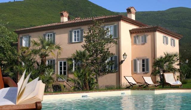 Villa Il Colosso, 17th-Century Estate near Lucca