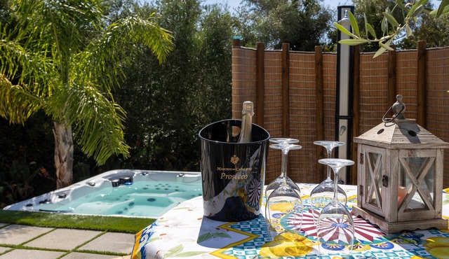 Villa 'Il Melograno' with Private Terrace, Jacuzzi, Wi-Fi and Air Conditioning