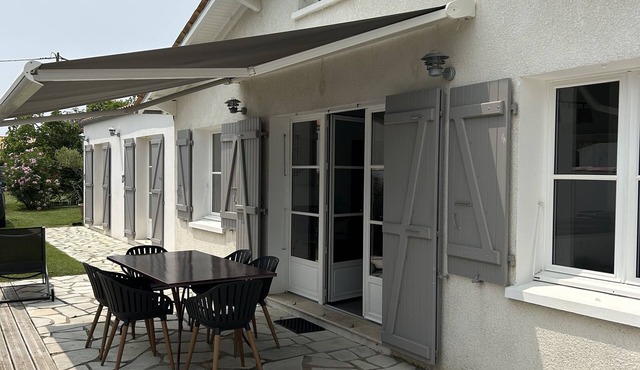 Villa Ile D'Oléron Rentals in the village of BIROIRE