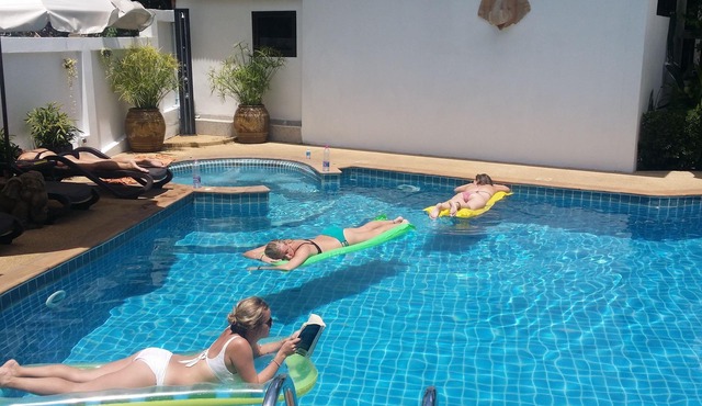 VILLA IMPERIAL 2 Bedrooms, 2 Bathrooms, Pool/Jacuzzi, Coconut Grove, Beach 400m