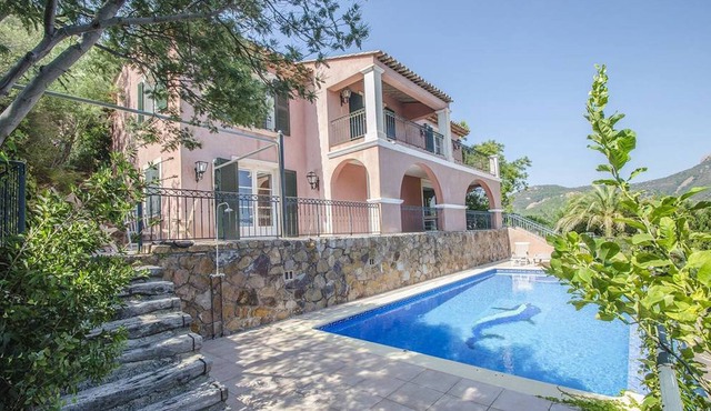 Villa in Anthéor with private swimming pool