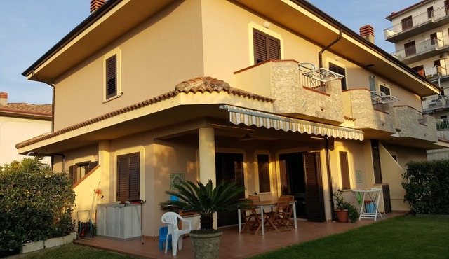 VILLA IN BELVEDERE MARITTIMO ABOUT 200 METERS FROM THE SEA