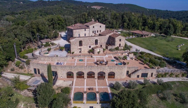 Villa in Castello Di Tocchi with 14 bedrooms sleeps 28