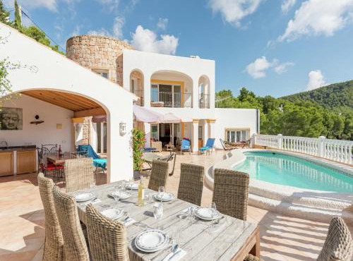 Villa in Cala Llonga near Beach & Ferry Port