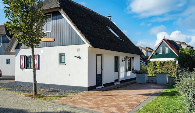Villa in Callantsoog with Whirlpool and Beach