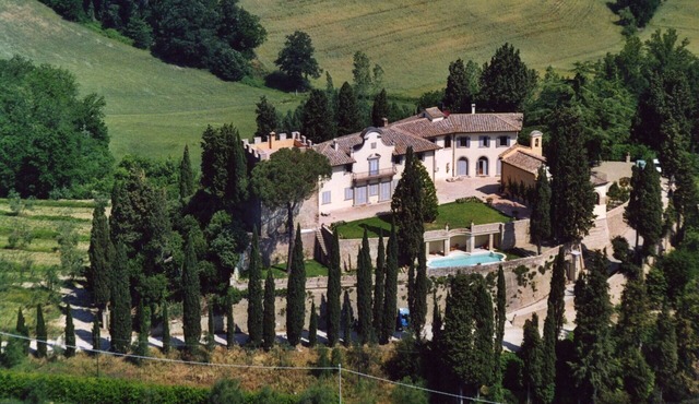 Villa in Castelfiorentino with 6 bedrooms sleeps 12