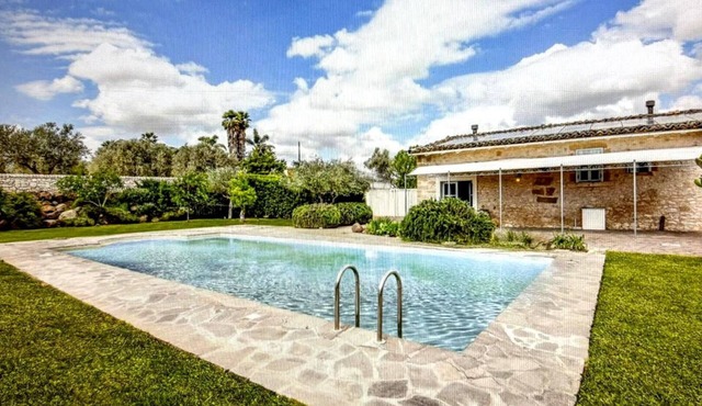Villa in Chiaramonte Gulfi with 3 bedrooms sleeps 8