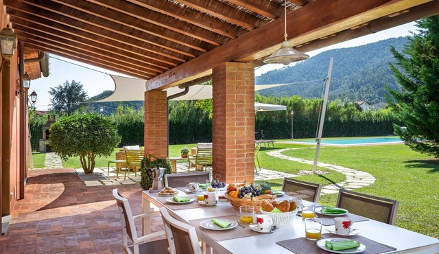 Villa in Colle Di Compito with 2 bedrooms sleeps 4