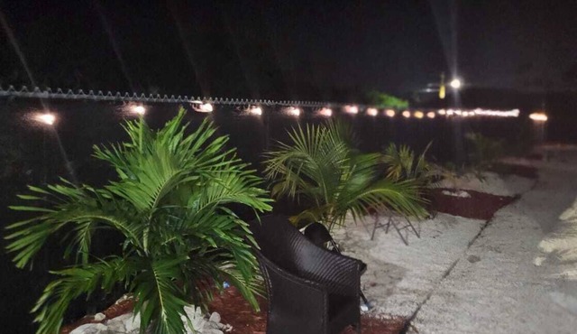 Villa in Freeport, Bahamas, close walking distance to crystal clear beach water.