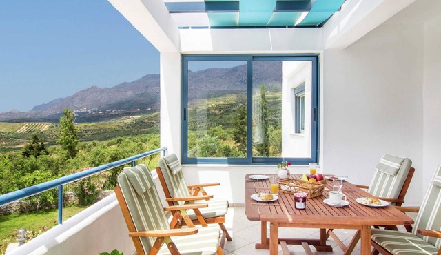Villa in Lefkogia Crete With Swimming Pool