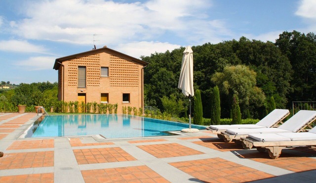 Villa in Montecarlo with 2 bedrooms sleeps 5