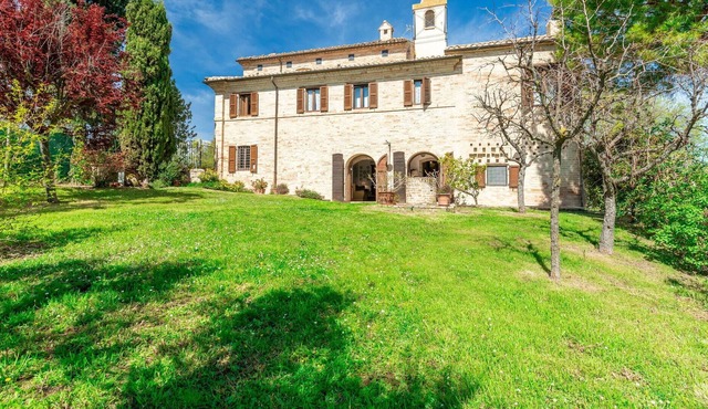 Villa in Offida with 4 bedrooms sleeps 10