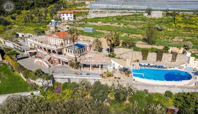 Villa in Ospedaletti with 8 bedrooms sleeps 20