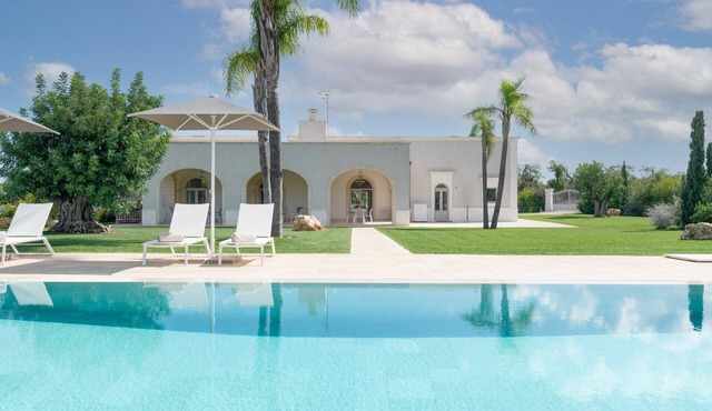 Villa in Ostuni with 5 bedrooms sleeps 8