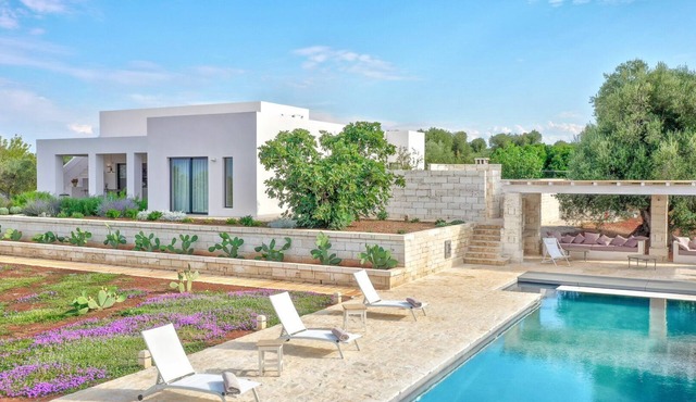 Villa in Ostuni with 6 bedrooms sleeps 11