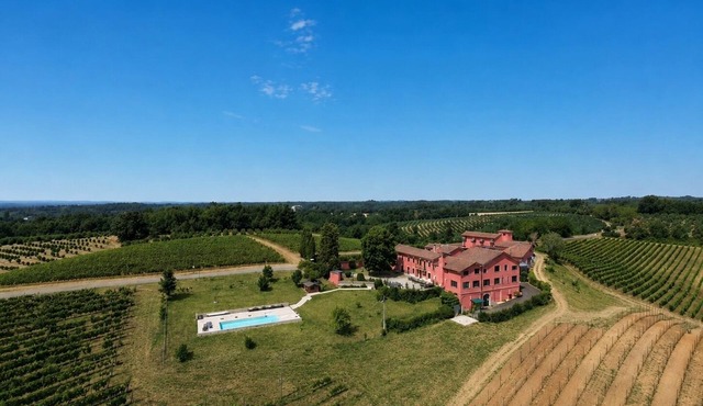 Villa in Piedmont with private pool in beautiful vineyard of Tenuta CostaRossa