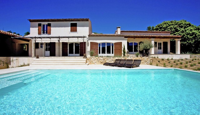 Villa in Provence with Infinity Pool