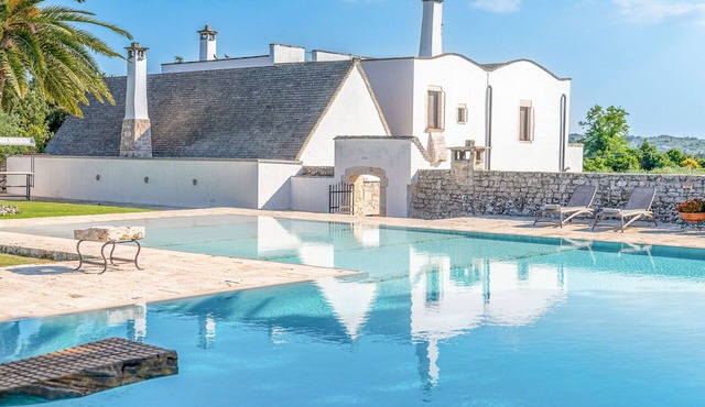 Villa in Putignano with 4 bedrooms sleeps 8