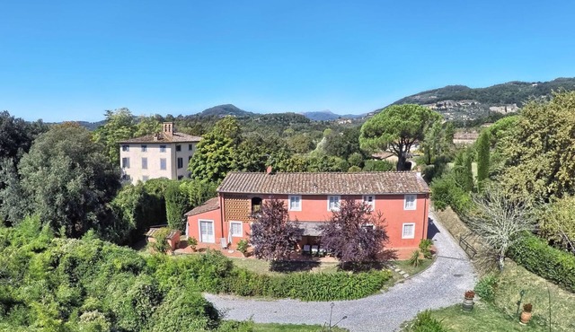 Villa in San Concordio Di Moriano with 6 bedrooms sleeps 12