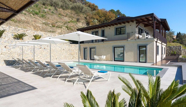 Villa in Savoca with 5 bedrooms sleeps 10