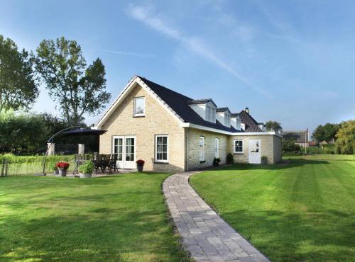 Villa in Schoorldam with Garden