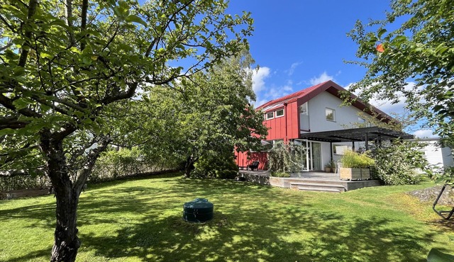 Villa in Stockholm by the sea not far from the archipelago with bathing area