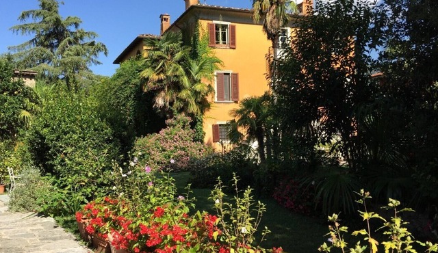 VILLA IN TUSCANY BETWEEN SEA, MOUNTAINS, AND ART