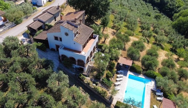 * VILLA in UMBRIA divided into 5 independent rooms + swimming pool + billiards *