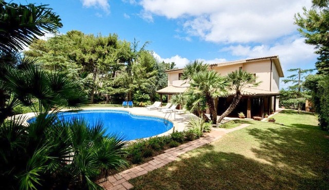 Villa in Valderice with Pool and Garden