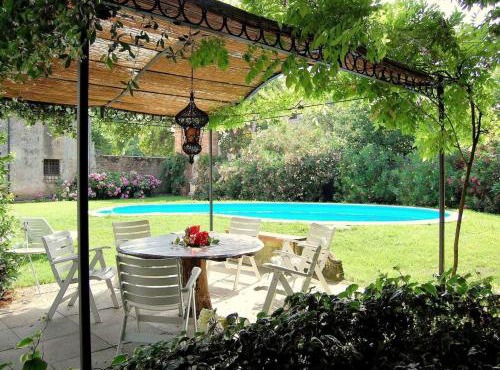 Villa in Venice with Private Pool & Park