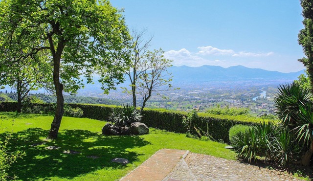 Villa/Independent home in Ponte A Moriano with 4 bedrooms sleeps 8