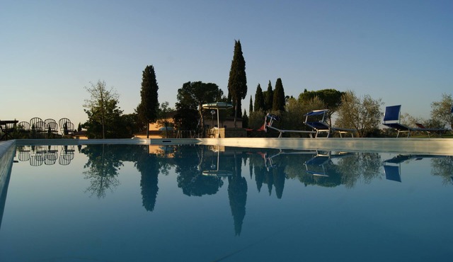 Villa /Independent home in Arezzo with 9 bedrooms sleeps 18
