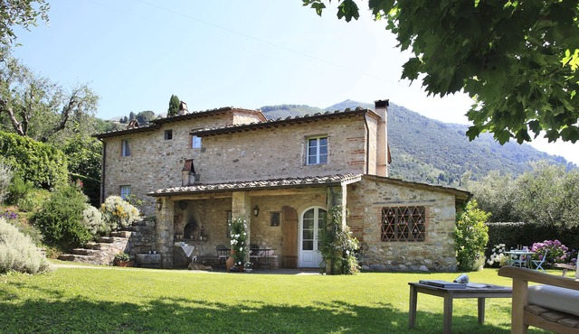 Villa inthe countryside among the olive trees in Tuscany Lucca Versilia Camaiore