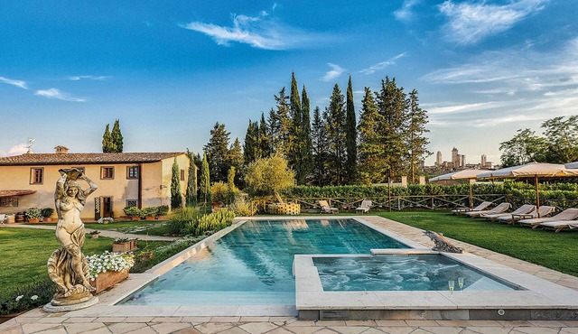 VILLA IRIS LUXURY SAN GIMIGNANO, 6 EN-SUITE BEDROOMS, SWIMMING POOL, SPA, SAUNA.