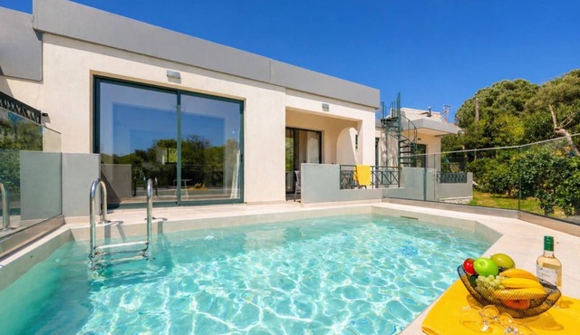 Villa Iris - Three Bedroom Villa, Sleeps 6