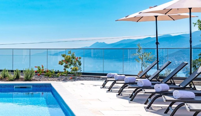 Villa Isabel Opatija - Luxury Apartments with Pool & Sea View