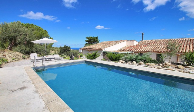 Villa with Private Pool & large Garden in the peaceful countryside near the Sea