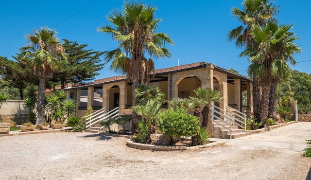 Villa "Casa Vacanze Consiglia" close to the Beach with Garden