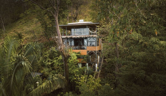 VILLA IVORY PRIVATE BOUTIQUE W UNIQUE PANORAMIC OCEAN VIEW STEPS AWAY FROM TOWN
