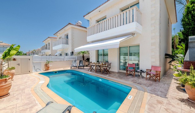 Villa Jacqueline - Charming Pernera Getaway